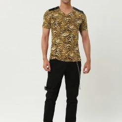 Allegra K Men's Leopard Printed T-Shirt Short Sleeves Slim Fit V Neck Cheetah Printed Tee Tops