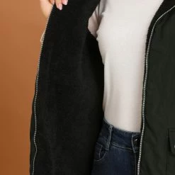 Allegra K Women's Padded Stand Collar Quilted Lightweight Pocket Vest